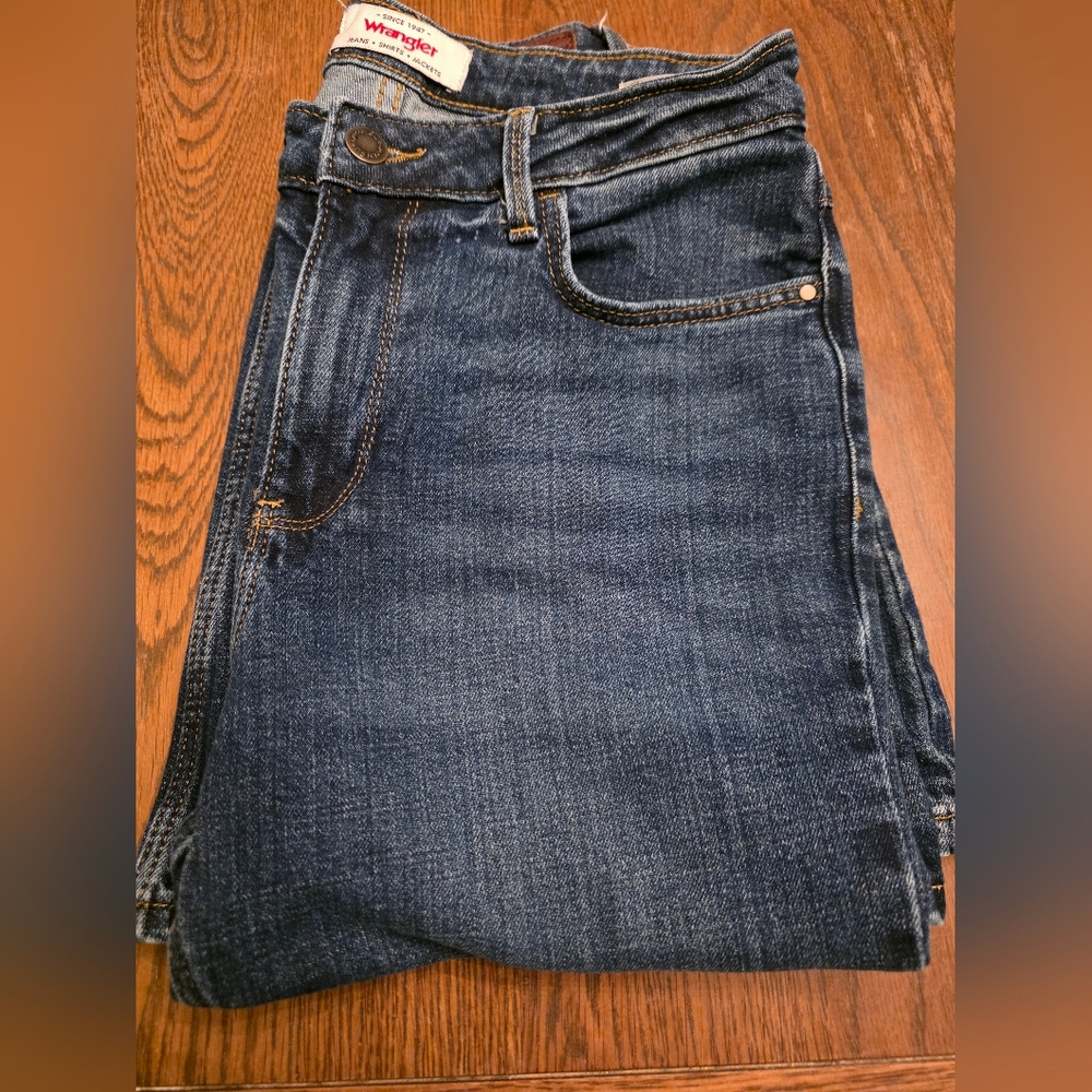 Wrangler Fierce Flare Jeans. Sz 4 (28" Waist) 32" Inseam. - Picture 12 of 12